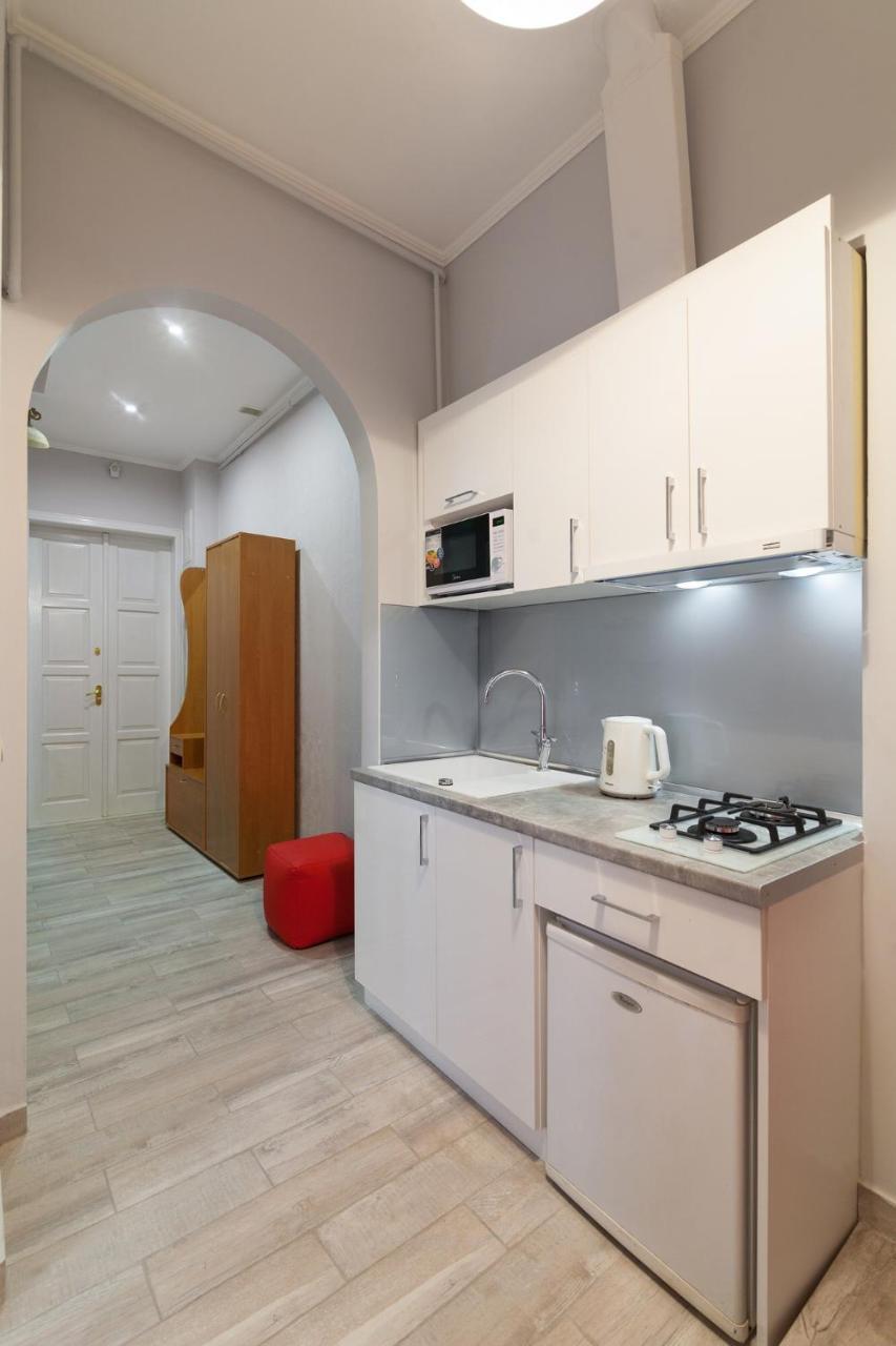 Queens Apartments 1 リヴィウ エクステリア 写真